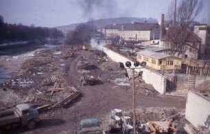 Esslingen, rechte Ufermauer entlang der Fa. Döffner, flussabwärts