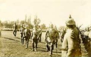 Wilhelm II. bei einer Parade
