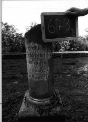 Grabstein 697 (Index: 100087251) Maße HxBxT: 110x32x32 cm: Grabstein 697B
