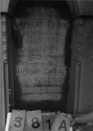 Grabstein 381 (Index: 100088235) Material: gelber Sandstein Maße HxBxT: 186x130x16 cm Besonderheit: kulturhsitorisch wertvoll / hist.-wiss. Gründe (Gemeindestellung); - Doppelgrab: Grabstein 381A