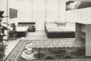 Liege Ines : Ausstellungskoje mit Liegen des VEB Möbelkombinat Wi-We-Na