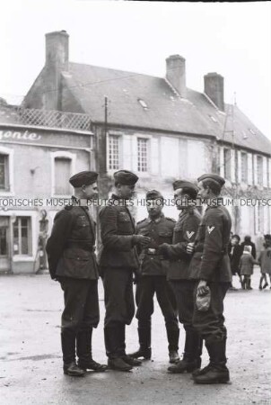 Negativ 2. WK/ Film 16 (Deutsche Soldaten, französische Dörfer und Landbevölkerung)