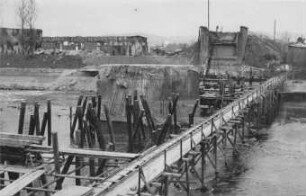 Zerstörte Brücke über Neckar