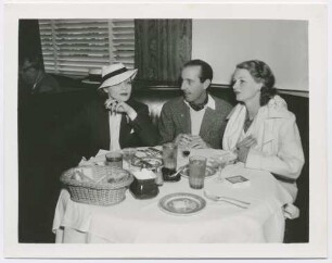 Marlene Dietrich (links) mit Basil Rathbone (Los Angeles, 1936) (Archivtitel)