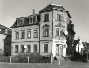 Radebeul, Gartenstraße 10. Wohnhaus mit Laden (um 1895). Ecklage zur Hauptstraße