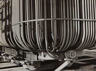 Ohne Titel (100.000 Volt-Transformator mit Selbstkühlung)