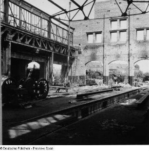 Berlin-Tempelhof, Reichsbahnausbesserungswerk. Montagehalle mit Kriegsschäden