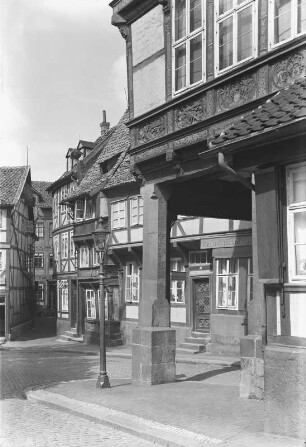 Hildesheim, Am Andreasplatz : Hildesheim. Andreasplatz mit Ecke des Pfeilerhauses (1623)