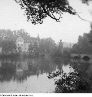 Kurort Hartha-Grillenburg. Jagdschloß Grillenburg (1855 Umbau). Blick über den Gondelteich