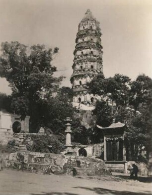 Su-tschou (Suzhou), China. Pagode (um 950/960; Höhe 47,5 m) des Yunyan-Tempels auf dem Tigerberg (Tigerhügel Huqiu Shan), außerhalb des Changmen-Tores