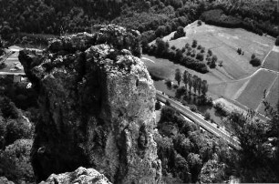 Werenwag: Donautal, Blick nach unten, von der Burg, Vordergrund Felsen