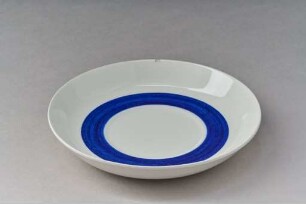 Blau-weiße Untertasse aus dem Service Kadett