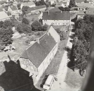 Blick vom Turm der Dorfkirche Zitzschen zu den Wohnhäusern, Dorfplatz 7 und 8