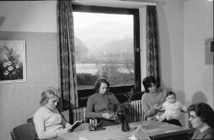 Staufen: Haus Münstertal; Ausblick aus Clubraum auf Belchen