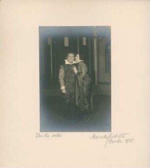 Felix Steinböck als Herzog Orsino und Alice Verden als Viola | Cesario in "Was ihr wollt" von William Shakespeare. Staatsschauspiel Dresden, Neueinstudierung 03.04.1930