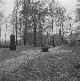 Ehrenfriedhof für Opfer des 2. Weltkrieges (u. a. für 7 unbekannte deutsche Soldaten; nach 1945)