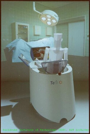 Demonstration einer Operation der minimalinvasiven Chirurgie (MIC)