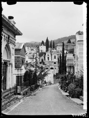 Genua, Fahrweg im Campo Santo
