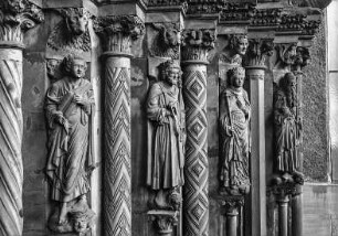 Freiberg (Sachsen). Dom Sankt Marien (um 1180; nach 1484 Wiederaufbau). Goldene Pforte (Grillenburger Sandstein; um 1230). Detail: Evangelist Johannes, König David, Bathseba und Aaron vom östlichen Gewände