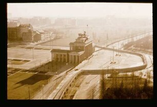 Brdbg. Tor mit Mauer 15.11.61.