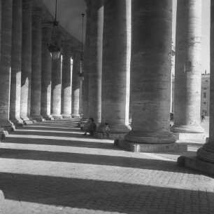 Rom, Petersplatz (Piazza San Pietro), Kolonnaden