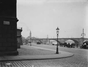 Dresden, Blick über das Terrassenufer zur Augustusbrücke