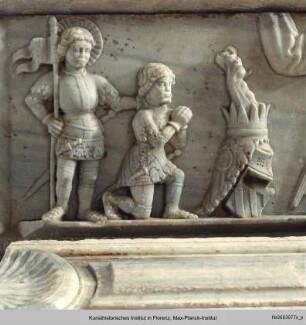 Sarkophag des Enrico Caracciolo mit Verkündigung an Maria