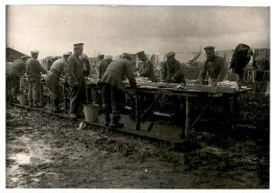 Fotos aus dem Kriegsgefangenenlager Puchheim: Nr. 5: Bei der Wäsche