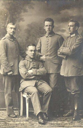Erster Weltkrieg - Lazarett III Gewerbeschule Karlsruhe. Unbekannte Soldaten