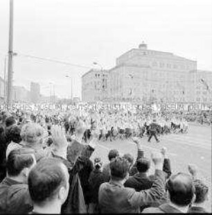 Junge Pioniere bei Parade durch die Leipziger Innenstadt während des Fests der Freundschaft