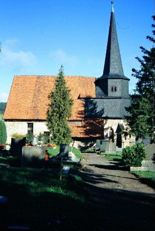 Kilianskirche von Süd und Teil des Friedhofes