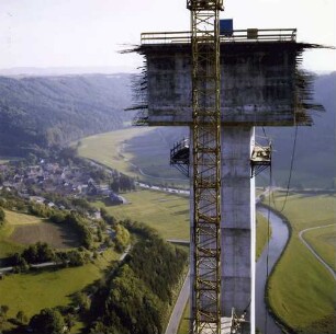 Kochertalbrücke, km 679,942 - 681,070 Pfeiler und Pfeilertisch; Gebaut 1976 - 1979