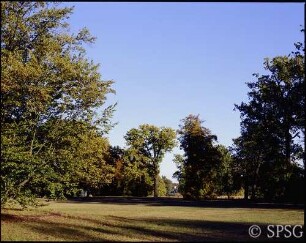 Potsdam, Neuer Garten, Parkansicht mit Blick im Herbst.