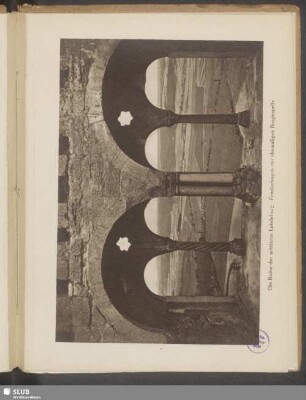 Die Ruine der mittleren Lobdeburg. Fensterbogen der ehemaligen Burgkapelle