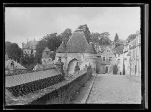 Stadttor von Laon (Dep. Aisne, Frankreich) von oben