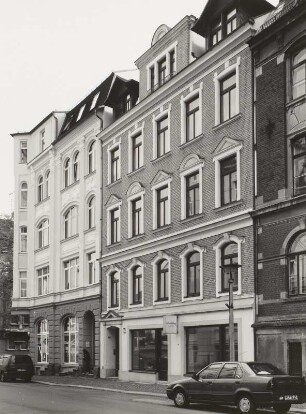 Wohnhaus mit Laden : Wohnhäuser mit Läden (1906, A. Hofmann; 1901)