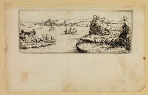 Seelandschaft mit mehreren Segelbooten auf dem Wasser