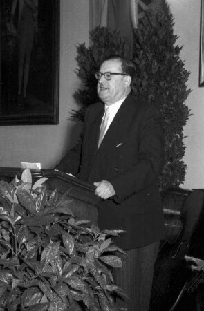 Freiburg: Kaufhaussaal; Finanzminister Dr. Frank