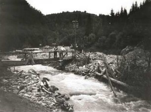 Unwetterkatastrophe im Osterzgebirge am 8./9. Juli 1927. Notsteg im Engtal der Müglitz unterhalb von Glashütte