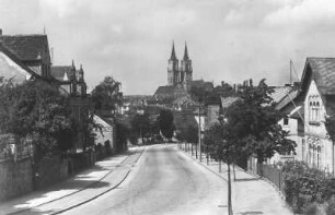 Oschatz. Dresdner Straße. Blick nach Nordwesten zur Stadtkirche St. Ägidien