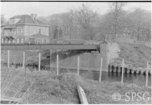 Grenzanlage, Brücke