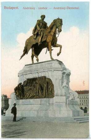 Budapest. Andrassy-Denkmal (1906) am Parlament : Budapest. Reiterstandbild von Gyula Andrássy (1906; György Zala). Das Denkmal wurde 1945 abgetragen und eingeschmolzen, 2016 wurde eine Kopie aufgestellt.