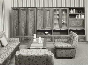 Sitzgruppe "Esther" : Wohnzimmermöbel (1976; Möbelkombinat Erfurt (MKE)) Anbauwand und Sitzgruppe mit Couchtisch