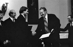 Freiburg: Kaufhaussaal, Preisverleihungen, Prof. Engler an [Rainer Springhorn]