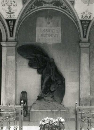 Wandgrabmal der Familie Jirásek : Wandgrabmal der Familie Jirásek (um 1900; B. Kafka). Stein. Prag-Vyšehrad, Friedhof Vyšehrad