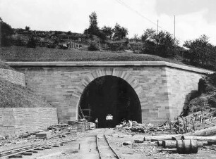 Engelbergtunnel, km 581,940 - 582,260 Südportal, Röhre Heilbronn - Stuttgart