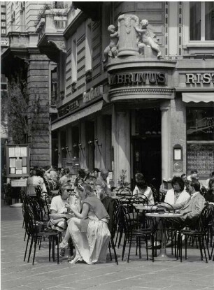 Straßencafe auf der Piazza della Reforma in Lugano