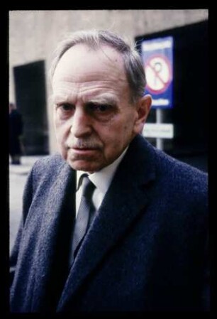 Prof. Otto Hahn 5 23.4.58.