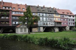 Krämerbrücke in Erfurt : Das Zentrum der Thüringer Landeshauptstadt Erfurt wird dominiert von vielen historischen denkmalgeschützten Gebäuden. Bild: Blick auf die Häuser der mittelalterlichen Ladengasse Krämerbrücke, Erfurt, aufgenommen 2008
