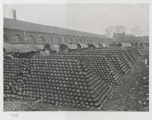 Französisches Bombenlager, das von den Deutschen bei der Eroberung der Festung Lille erbeutet wurde